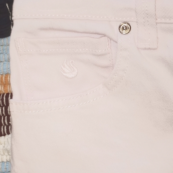 Gloria Vanderbilt Bedazzled Pink Amanda Skimmer Crop Jeans-#1503 - Picture 5 of 13